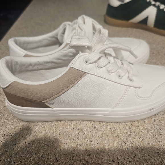 Nautica Cream and Tan Sneakers - Picture 1 of 3